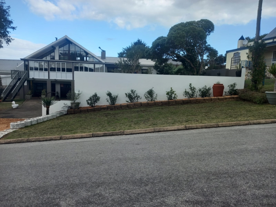 5 Bedroom Property for Sale in Stilbaai Wes Western Cape